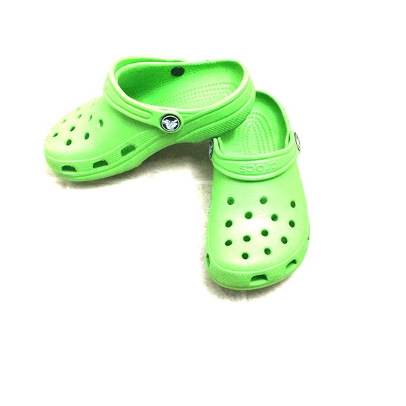 kids green crocs
